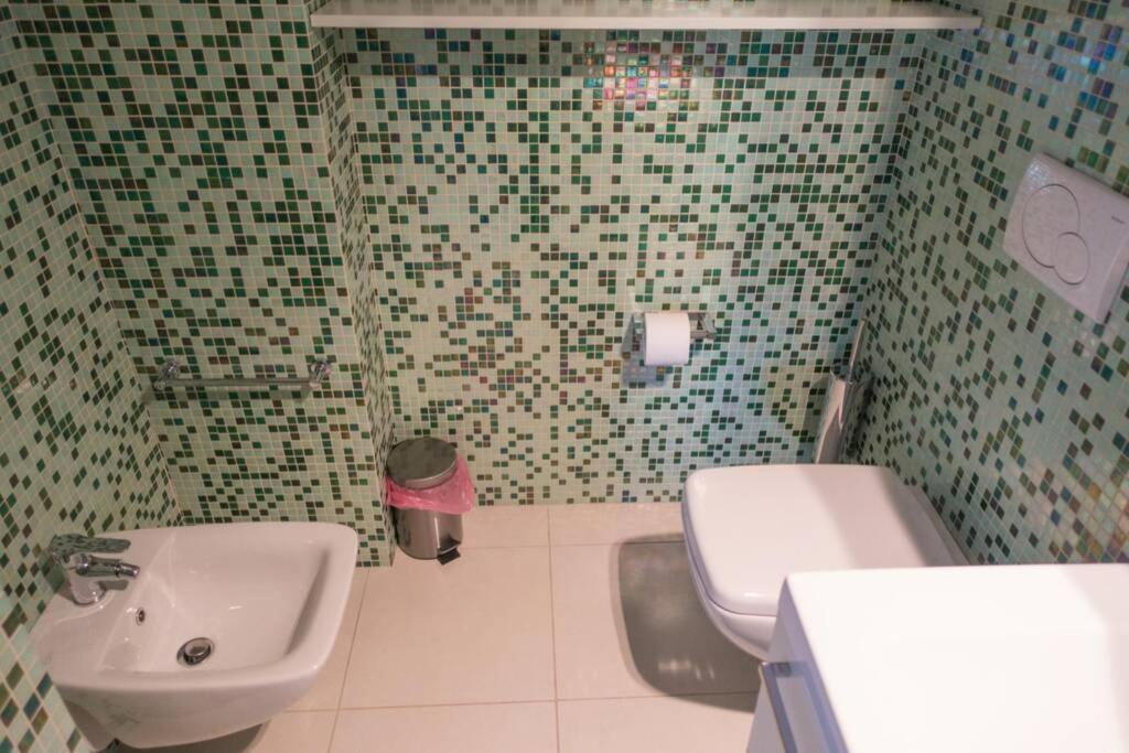 Apartment Viole, Cozy Attic Set In The Old Town Next To The Lake Arona Exterior photo