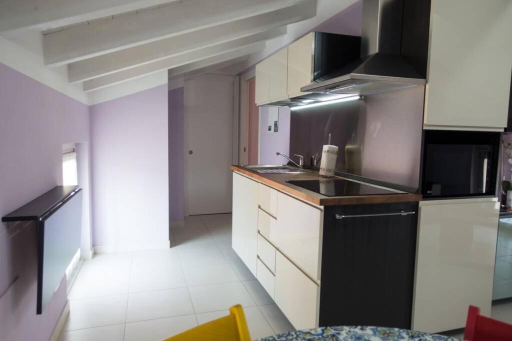 Apartment Viole, Cozy Attic Set In The Old Town Next To The Lake Arona Exterior photo