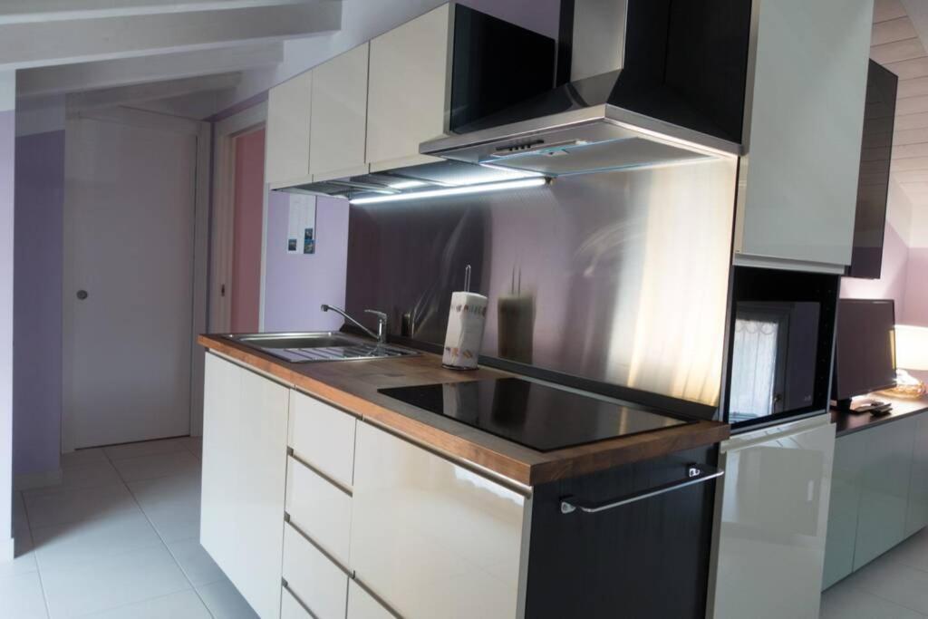 Apartment Viole, Cozy Attic Set In The Old Town Next To The Lake Arona Exterior photo